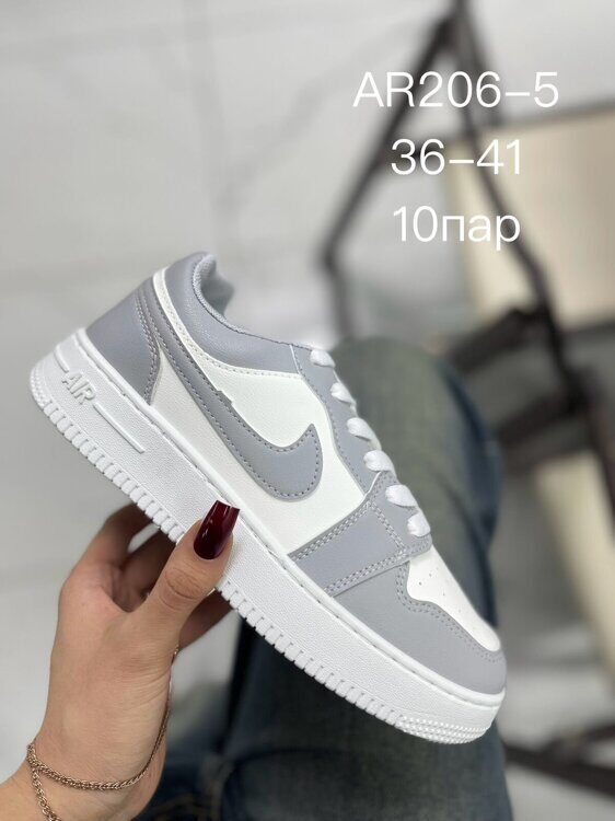 Женские кроссовки